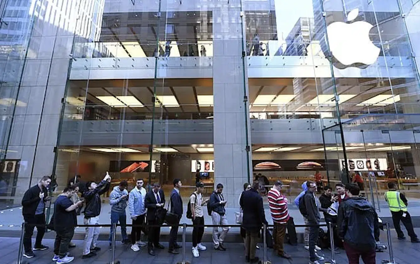 Apple Store Employees