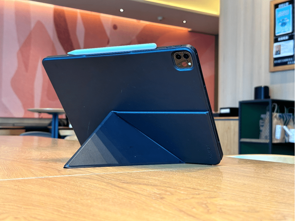 PITAKA MagEZ Folio 2 – A Lightweight, Quality Folding iPad Cover