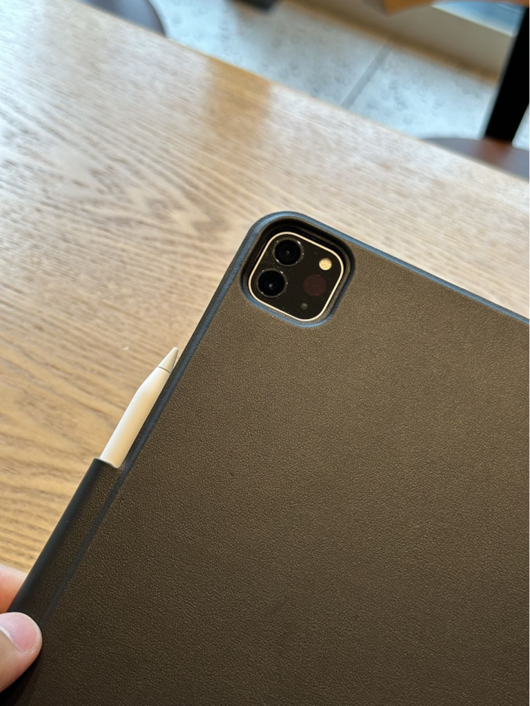 PITAKA MagEZ Folio 2 – A Lightweight, Quality Folding iPad Cover