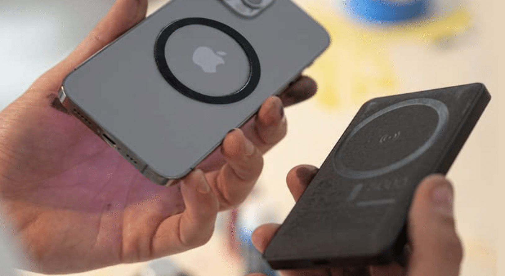 Mophie Mini Wallet and Powerbank for Your iPhone