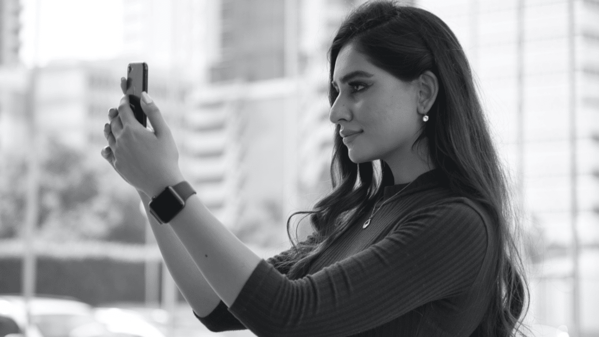 Online Retailers Are Using AR and AI for Virtual Try-Ons