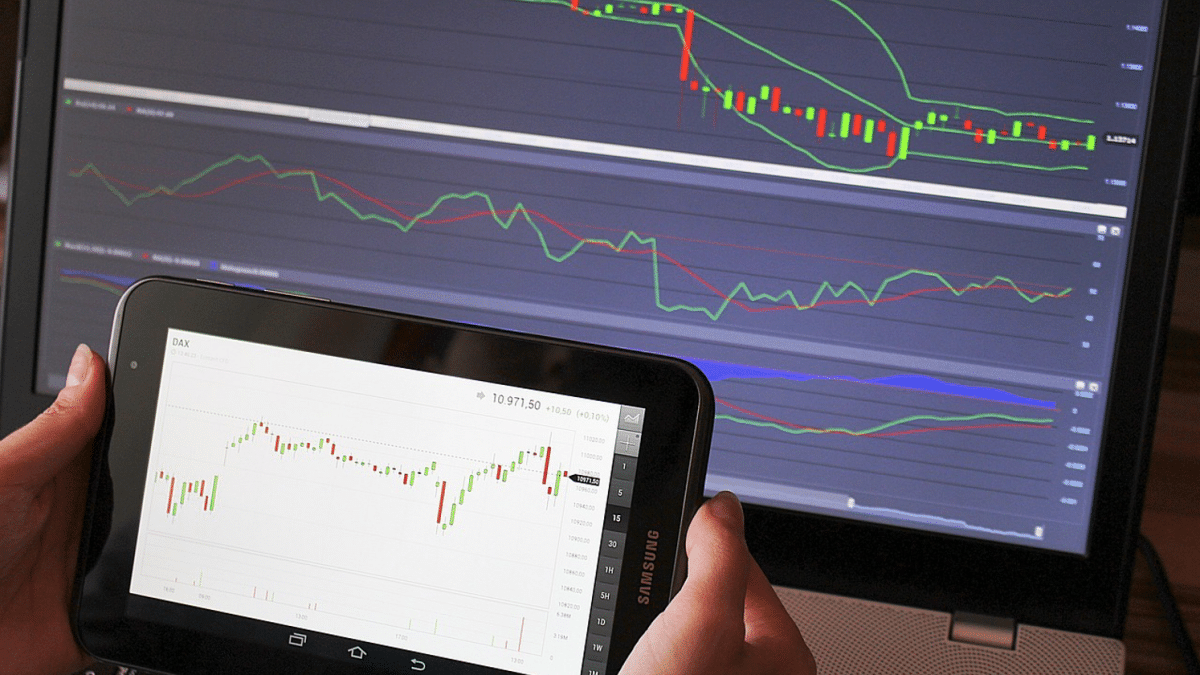 Forex vs Stock Trading Understanding the Differences and Risks