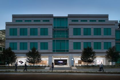 Apple Infinite Loop Store
