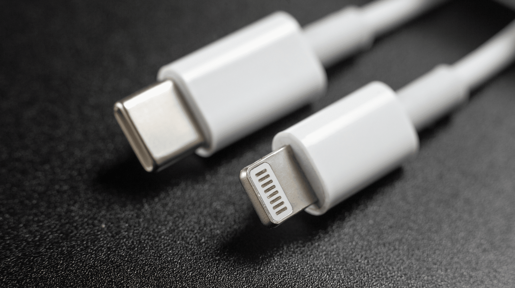 iPhone Charging Port Guide: USB Type-C 3.2 Gen 2 vs USB 2.0 vs Lightning