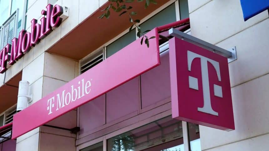 Choosing Between Verizon and T-Mobile A Customer Service Perspective