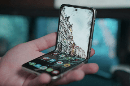 Foldable iPhone