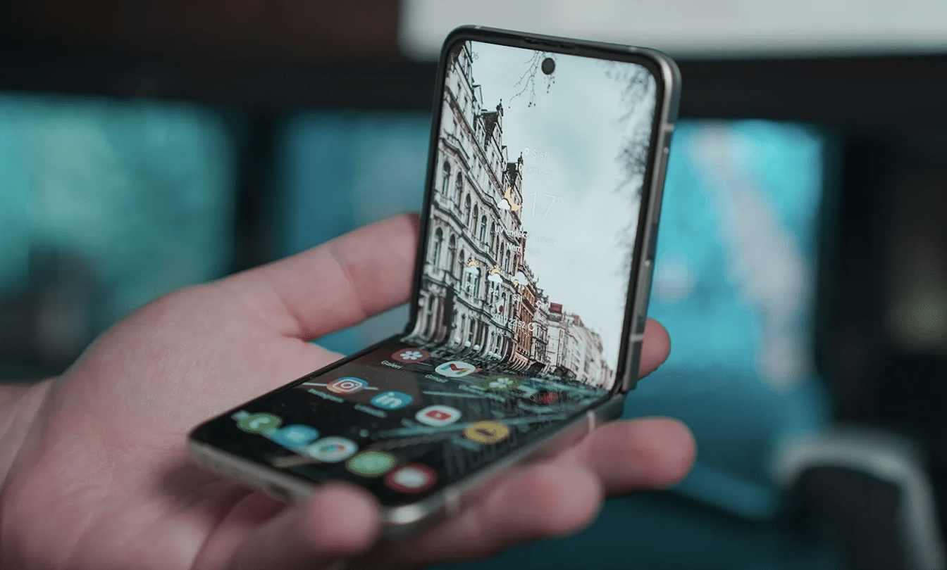 Foldable iPhone