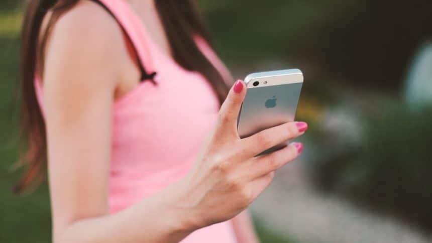 The Pros and Cons of Android vs. iOS When Choosing Your E-commerce Platform