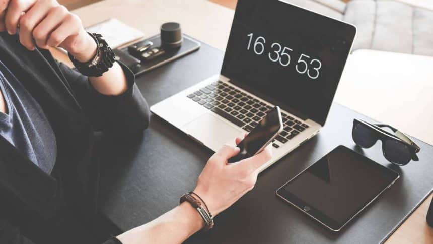 Use Your Mobile Devices For Investing - Here Are The Reasons