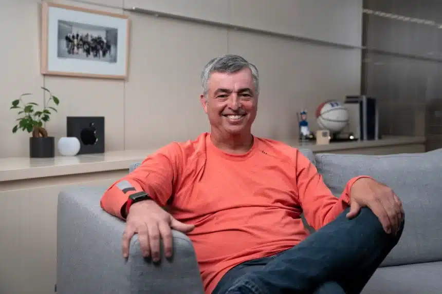 Apple SVP Services Eddy Cue says "economically risky" to compete with Google Search