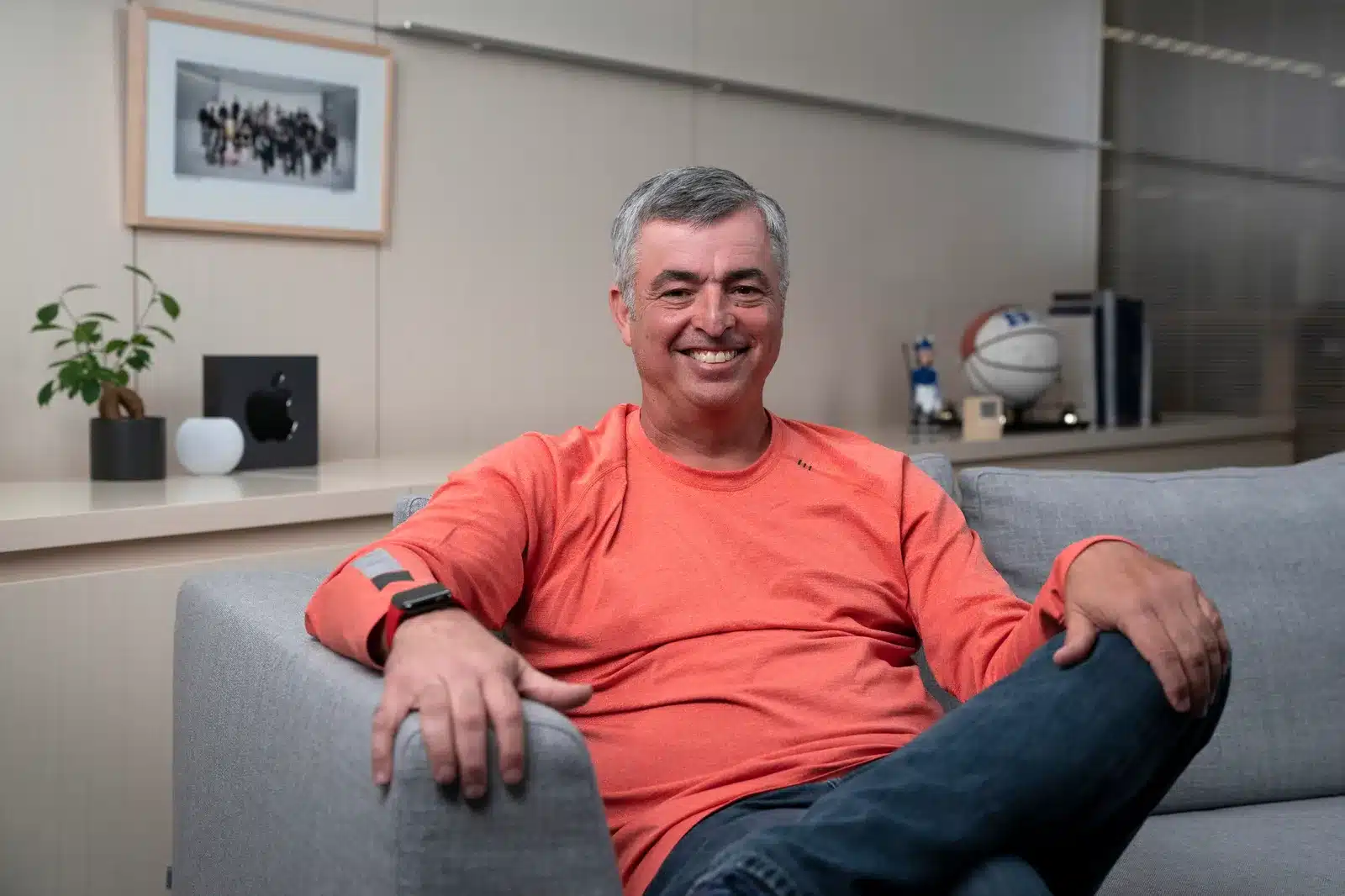 Apple SVP Services Eddy Cue says "economically risky" to compete with Google Search