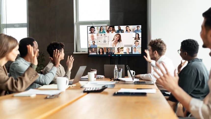 How Technology Can Bridge the Gaps in Hybrid Teams