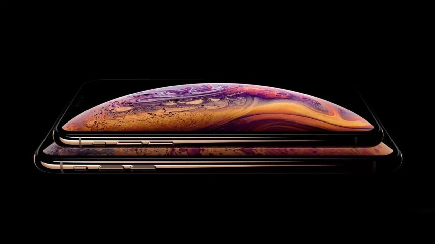 Apple Puts iPhone XS on Vintage List