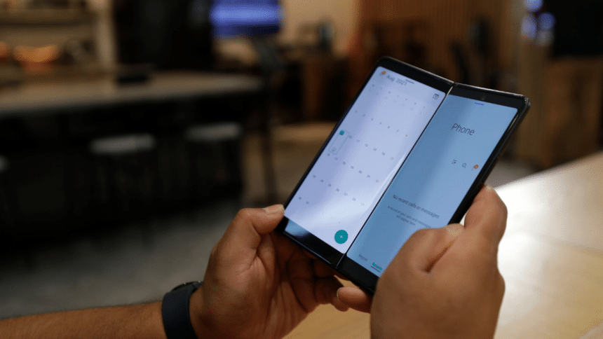 Modern mobility How smartphones fit into business phone solutions