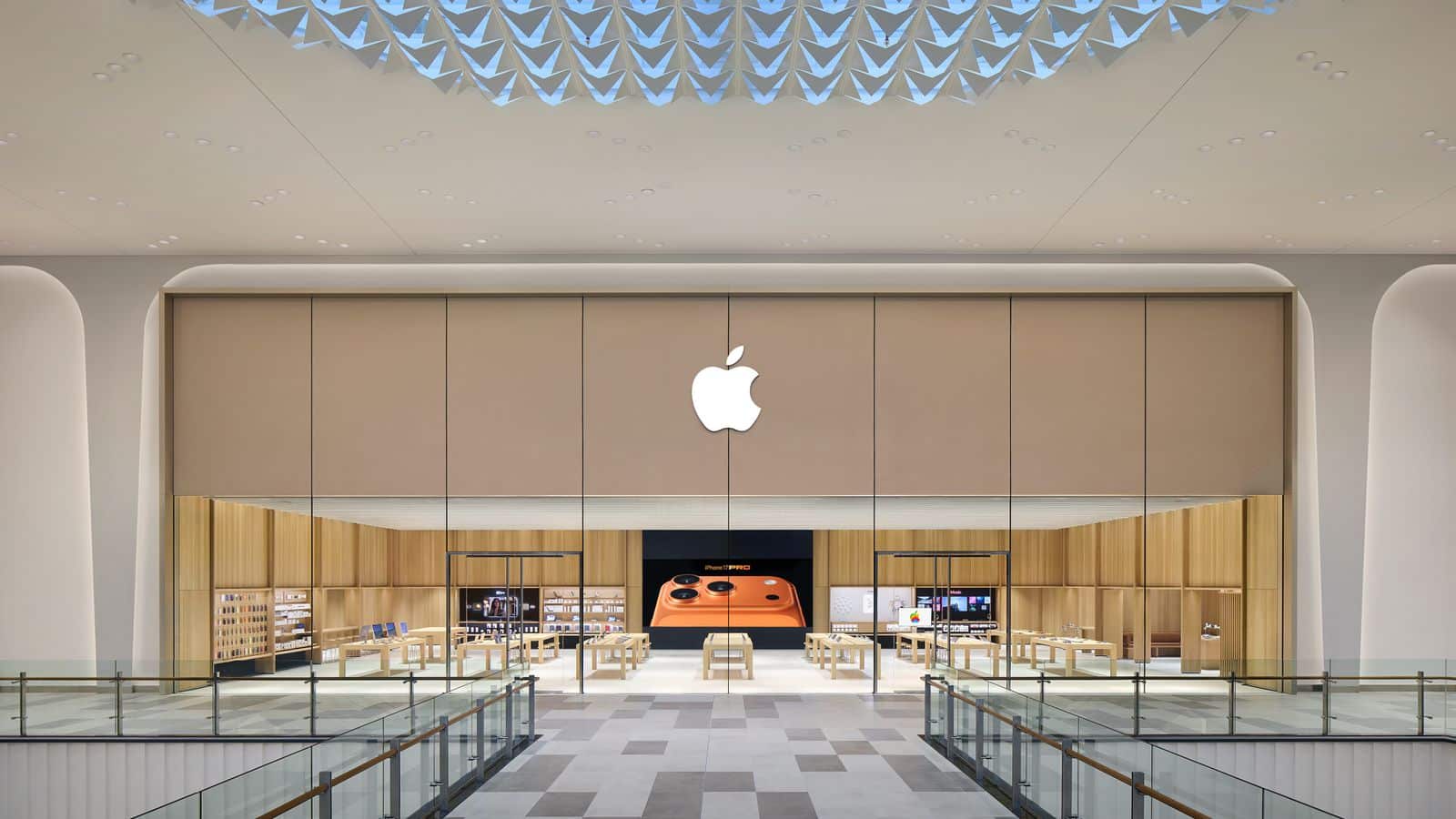 5 Apple Stores Established this Month, with the 5th in the UAE
