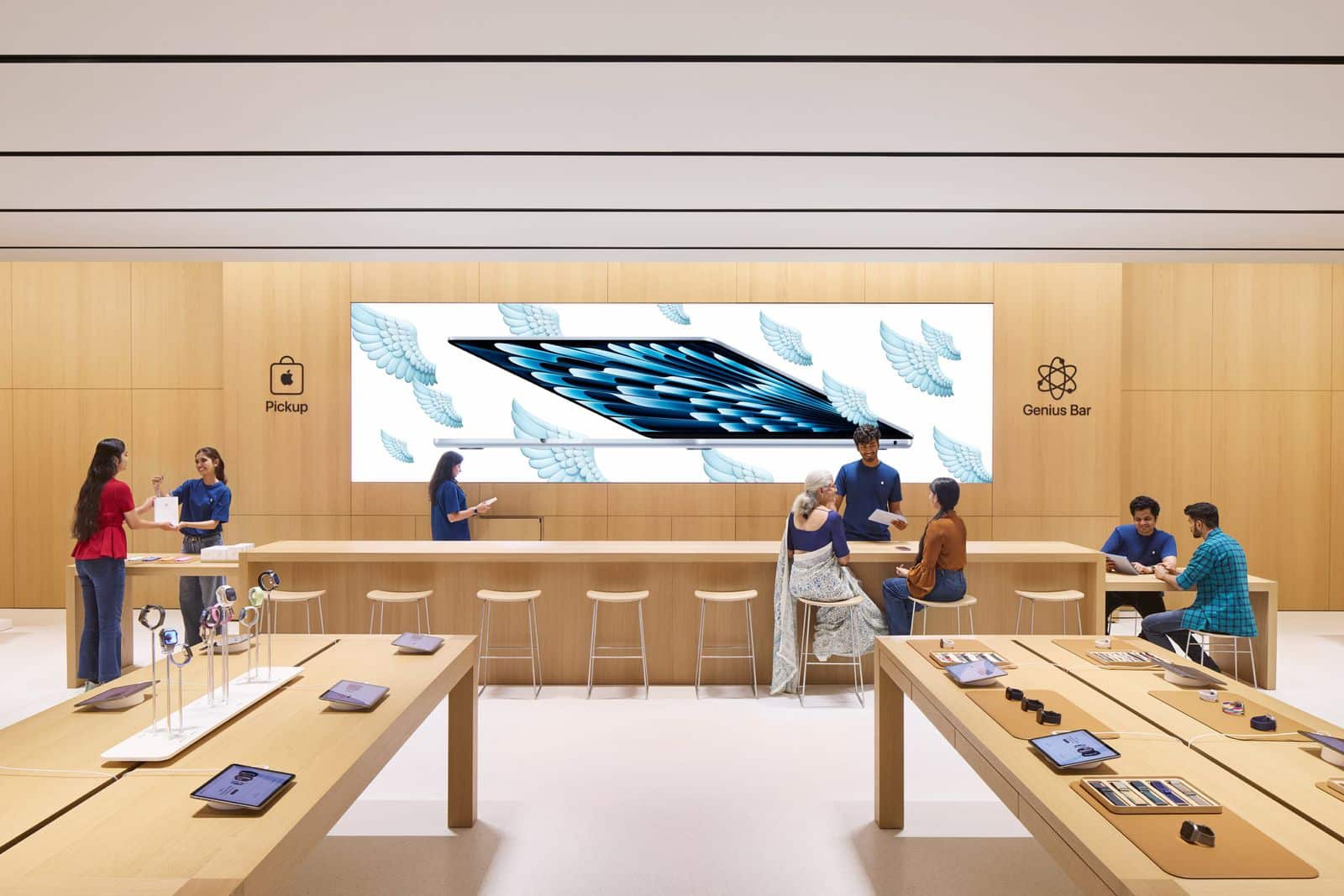 Apple Opens Apple Hebbal Store
