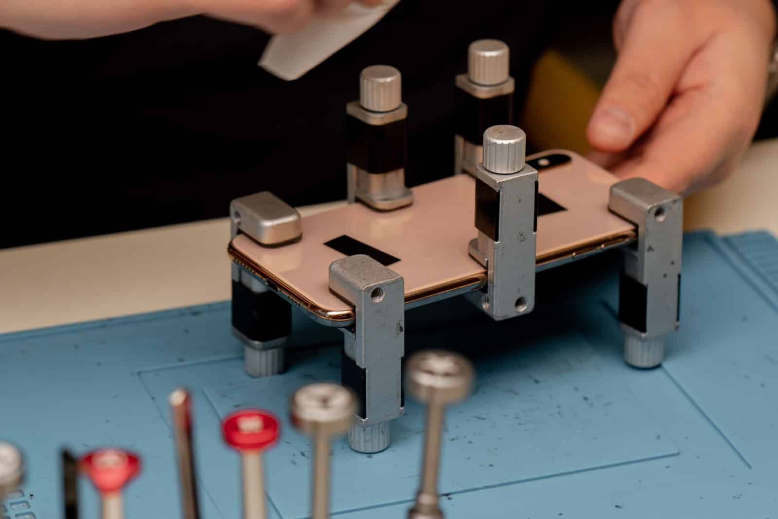 Why Professional iPhone Screen Repair Is Safer and More Cost-Effective Than DIY Fixes