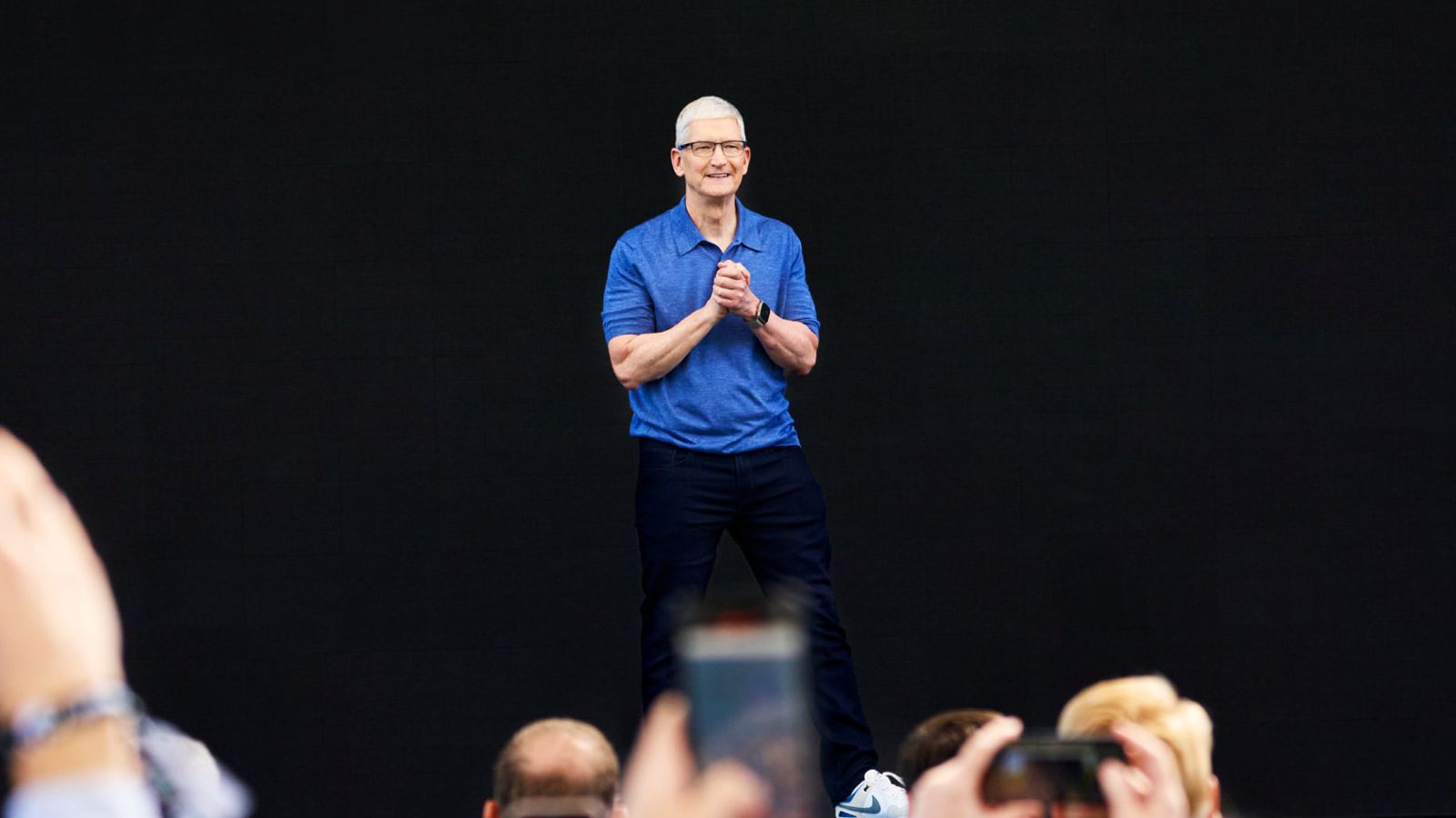 $3 Million Nike Shares Brought By Tim Cook