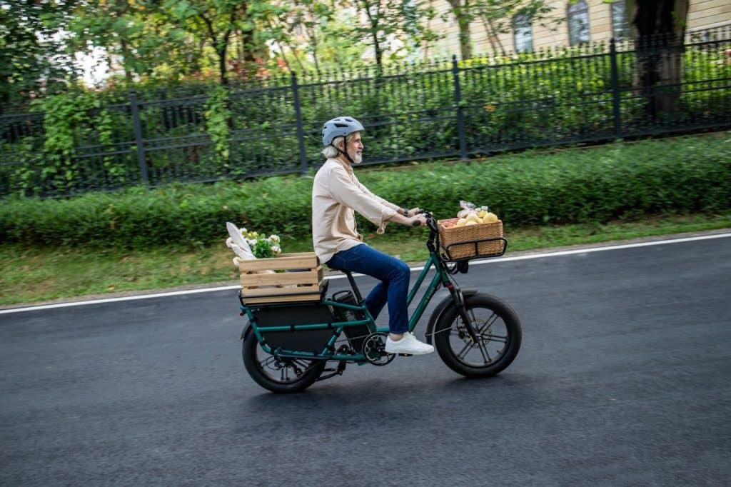 Why Riders Are Switching to an E-Bike with Throttle (And Which Fiido Models Do It Best)